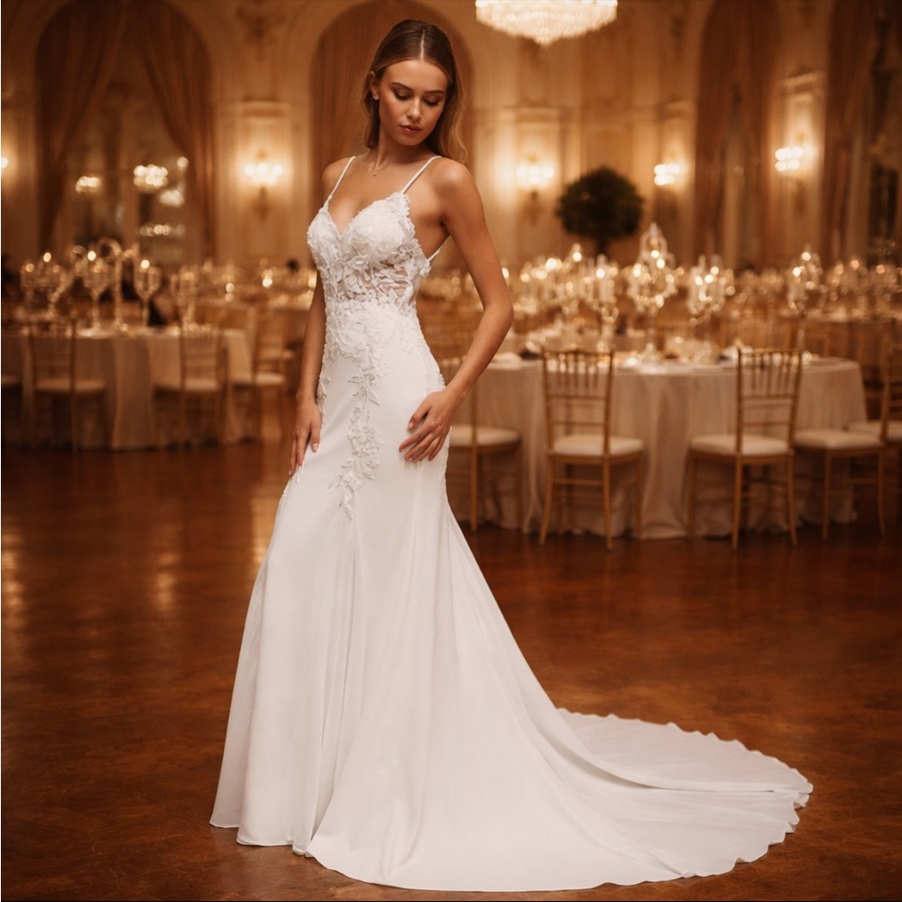 Lulus Vision of Romance White Lace Appliqué Train Wedding Gown Size Medium